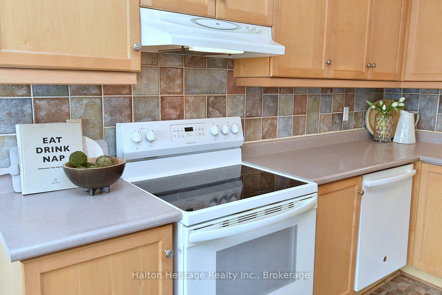 Photo 15 of Unit 18, 12 Whitedeer Road, Hamilton, Stoney Creek Mountain — HOMEH