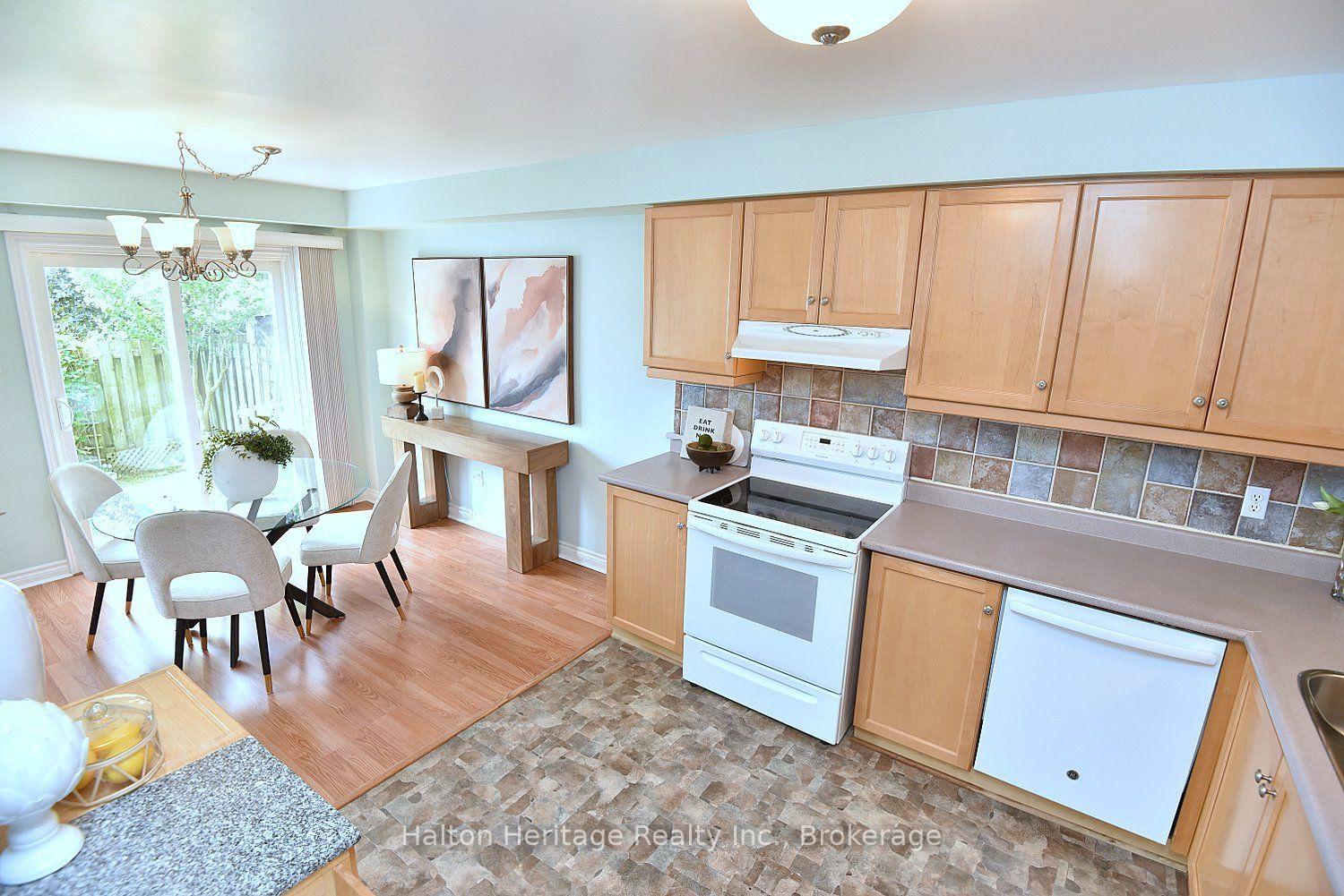 Photo 16 of Unit 18, 12 Whitedeer Road, Hamilton, Stoney Creek Mountain — HOMEH