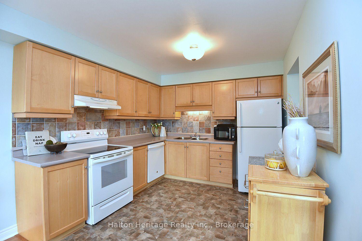 Photo 18 of Unit 18, 12 Whitedeer Road, Hamilton, Stoney Creek Mountain — HOMEH