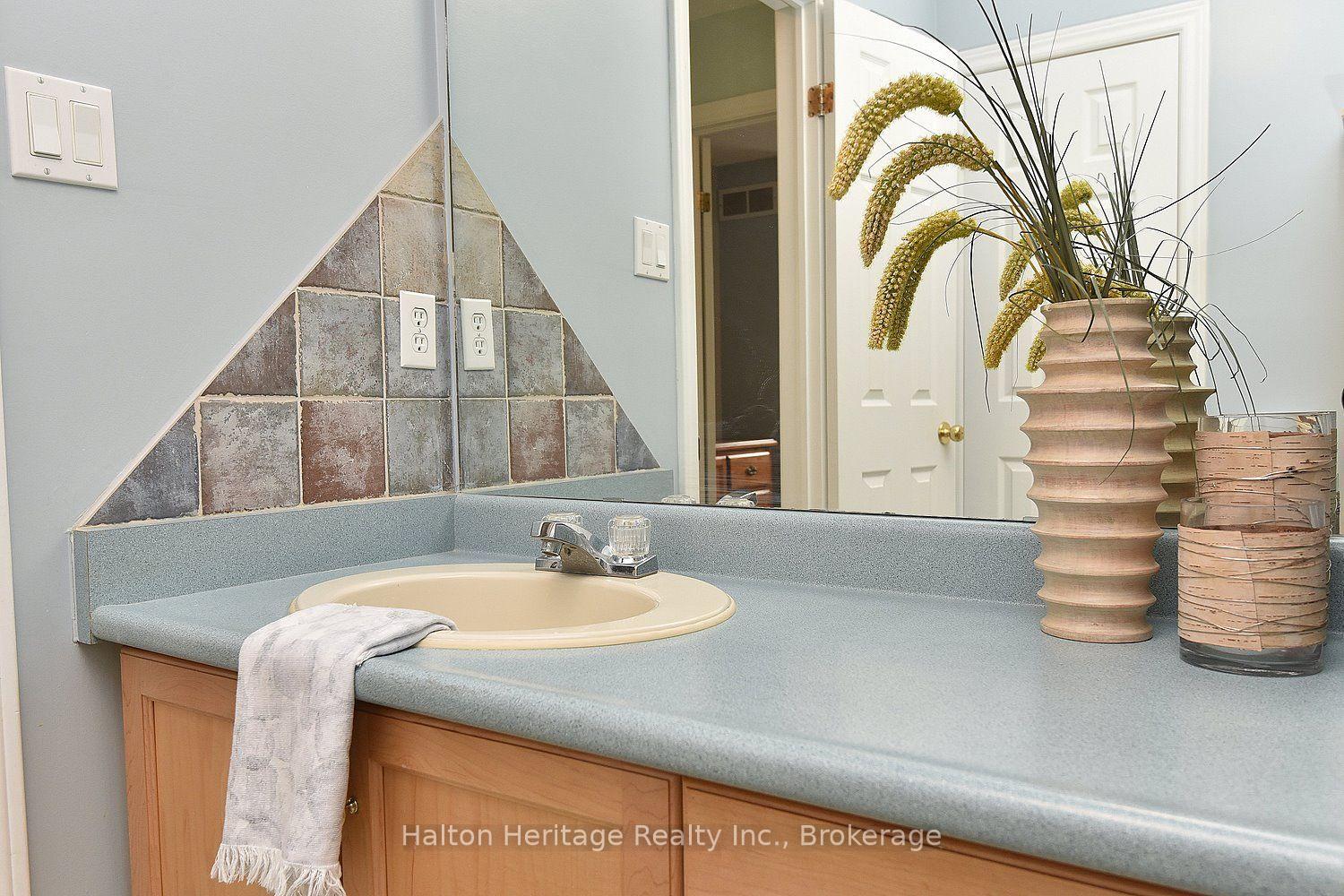 Photo 28 of Unit 18, 12 Whitedeer Road, Hamilton, Stoney Creek Mountain — HOMEH