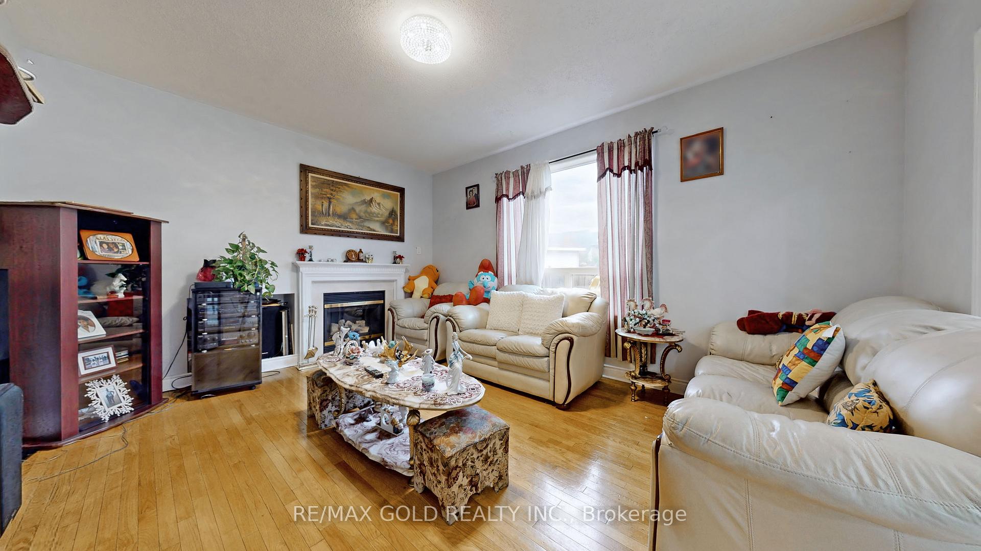 Photo 3 of 64 Prue Court, Brampton, Vales of Castlemore — HOMEH