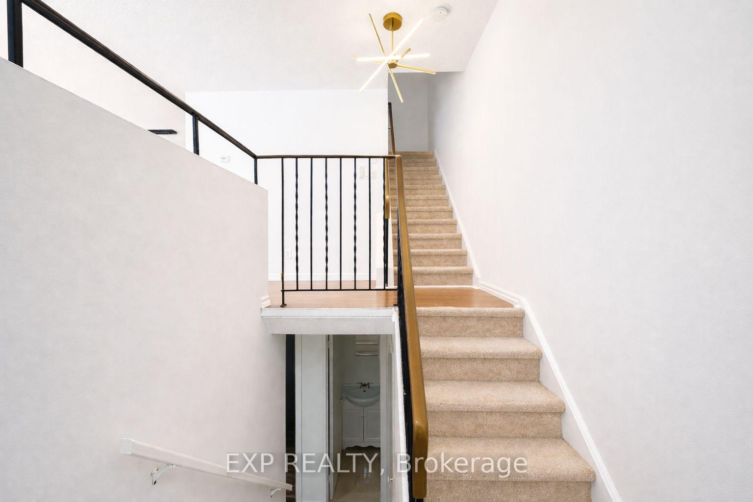 Photo 3 of 11C Sonnet Crescent, Ottawa, Westcliffe Estates — HOMEH