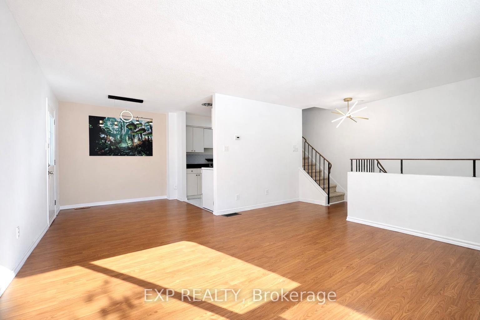 Photo 5 of 11C Sonnet Crescent, Ottawa, Westcliffe Estates — HOMEH