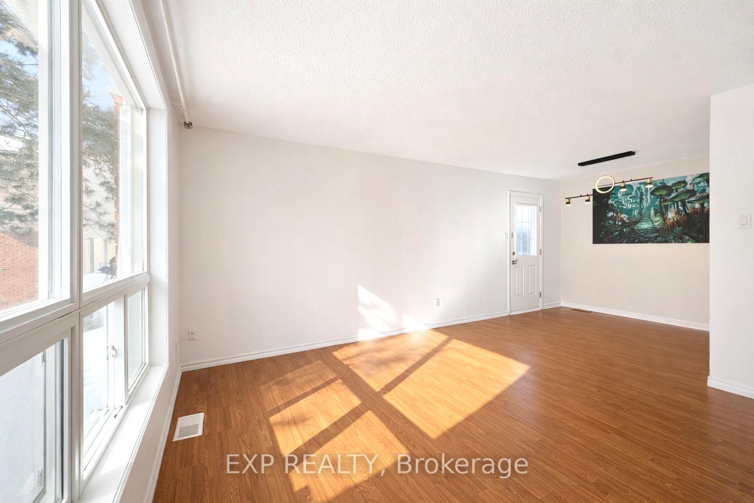 Photo 7 of 11C Sonnet Crescent, Ottawa, Westcliffe Estates — HOMEH