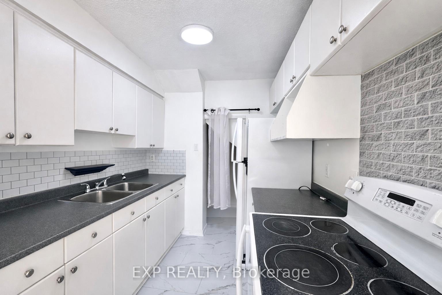 Photo 9 of 11C Sonnet Crescent, Ottawa, Westcliffe Estates — HOMEH