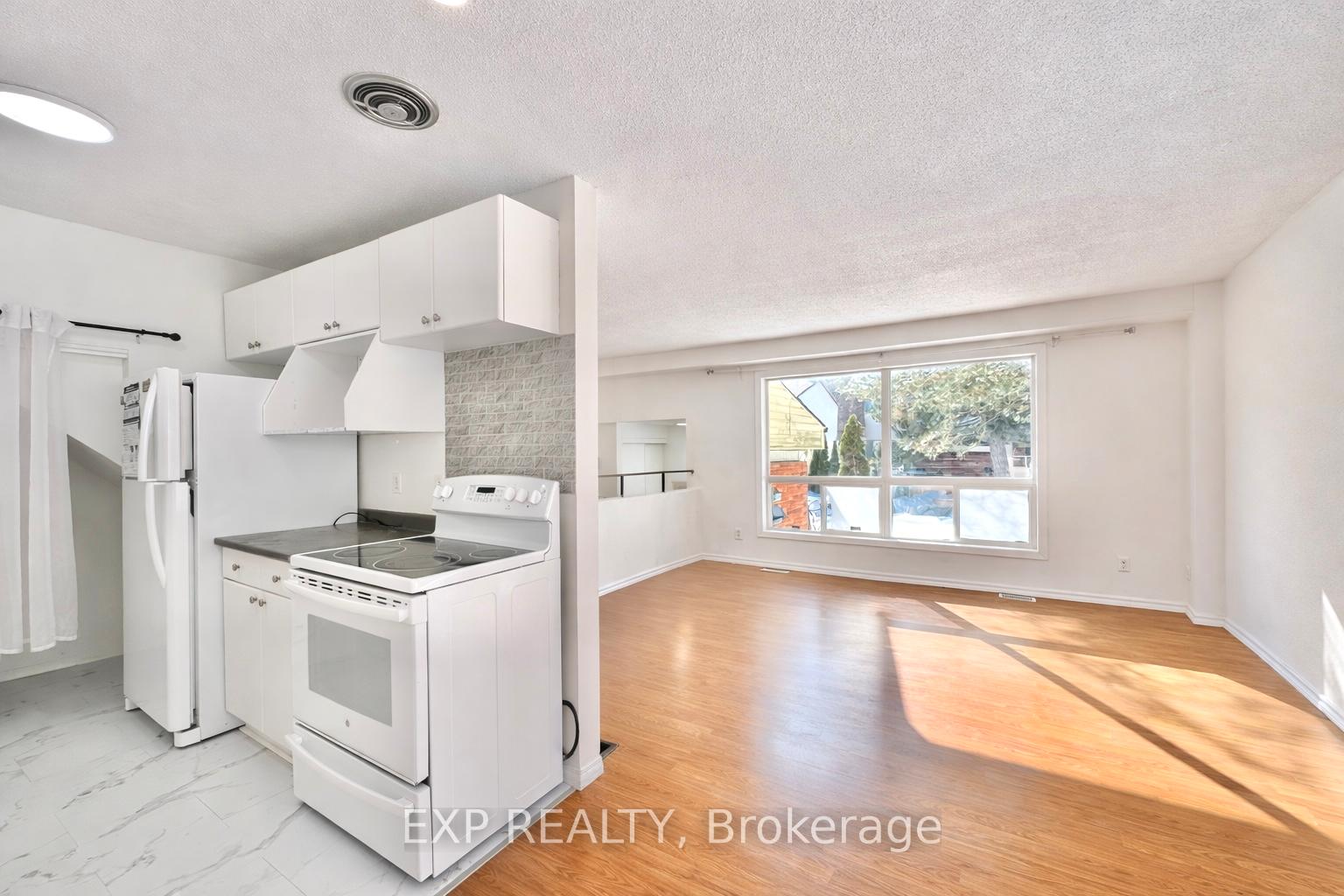 Photo 10 of 11C Sonnet Crescent, Ottawa, Westcliffe Estates — HOMEH