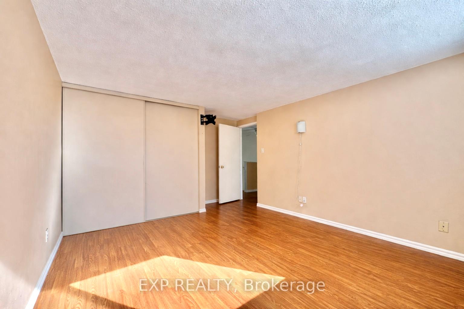 Photo 12 of 11C Sonnet Crescent, Ottawa, Westcliffe Estates — HOMEH