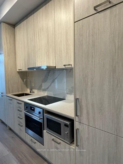 Photo 4 of Unit 519, 38 Honeycrisp Crescent, Vaughan, Vaughan Corporate Centre — HOMEH