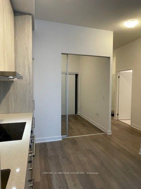 Photo 5 of Unit 519, 38 Honeycrisp Crescent, Vaughan, Vaughan Corporate Centre — HOMEH