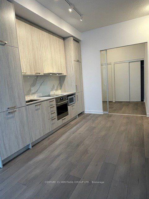 Photo 7 of Unit 519, 38 Honeycrisp Crescent, Vaughan, Vaughan Corporate Centre — HOMEH