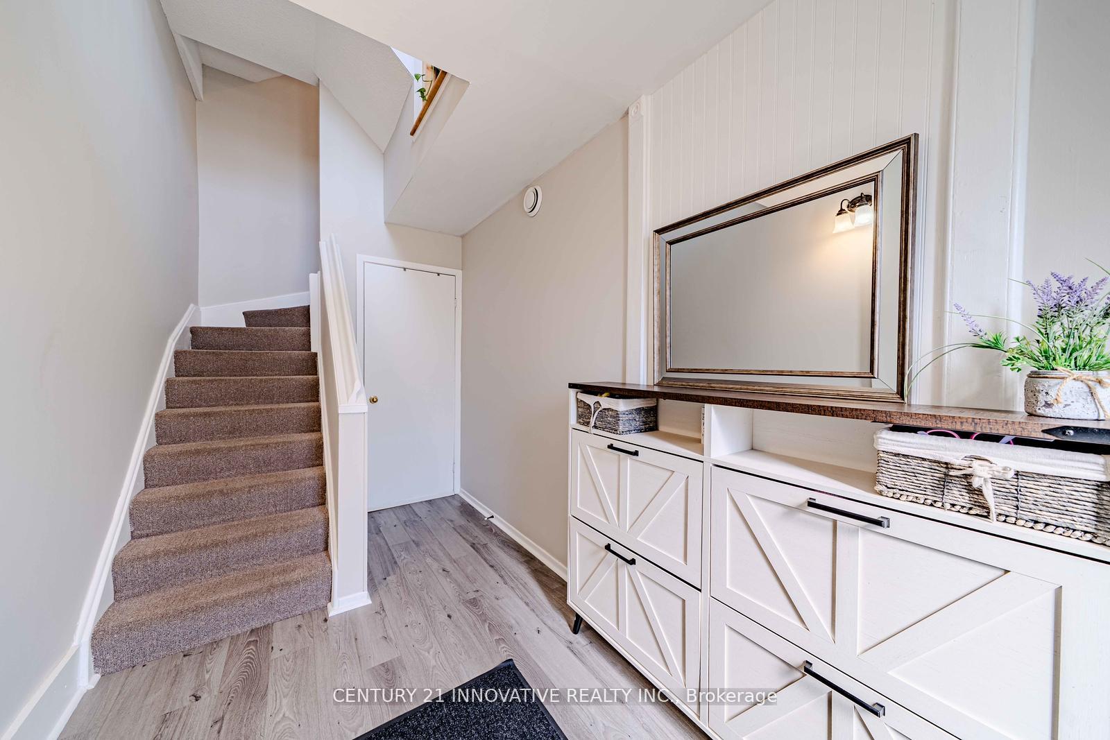 Photo 4 of 35 The Bridle Path, Clarington, Bowmanville — HOMEH