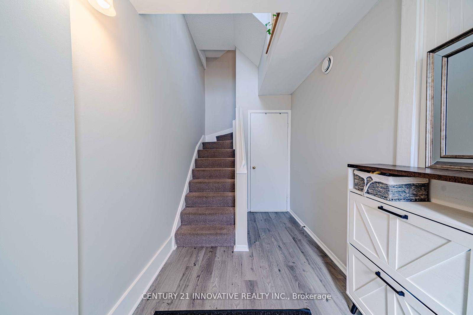 Photo 5 of 35 The Bridle Path, Clarington, Bowmanville — HOMEH
