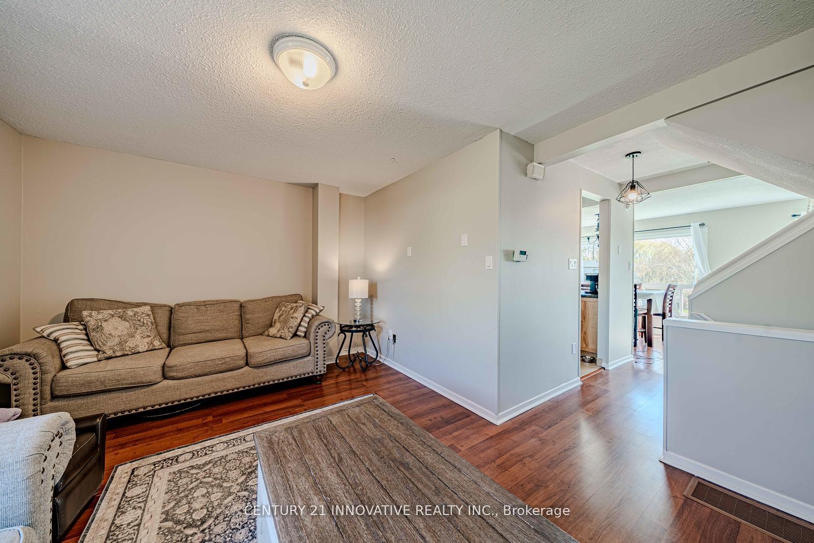 Photo 11 of 35 The Bridle Path, Clarington, Bowmanville — HOMEH