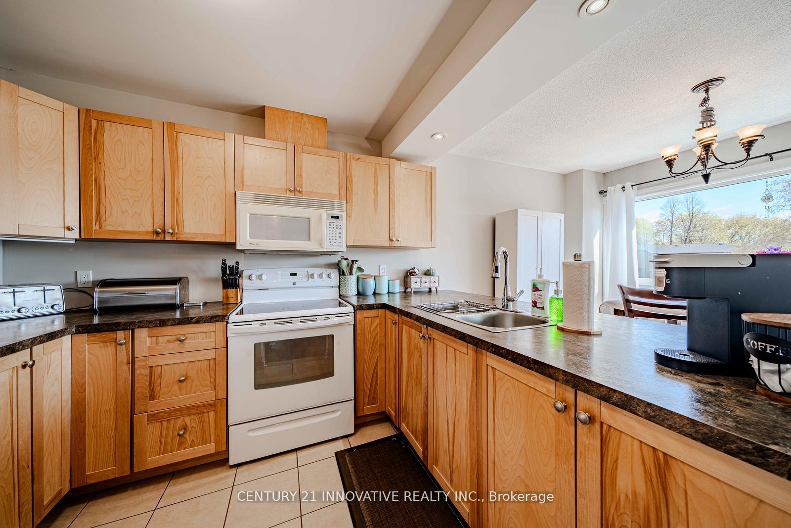 Photo 17 of 35 The Bridle Path, Clarington, Bowmanville — HOMEH