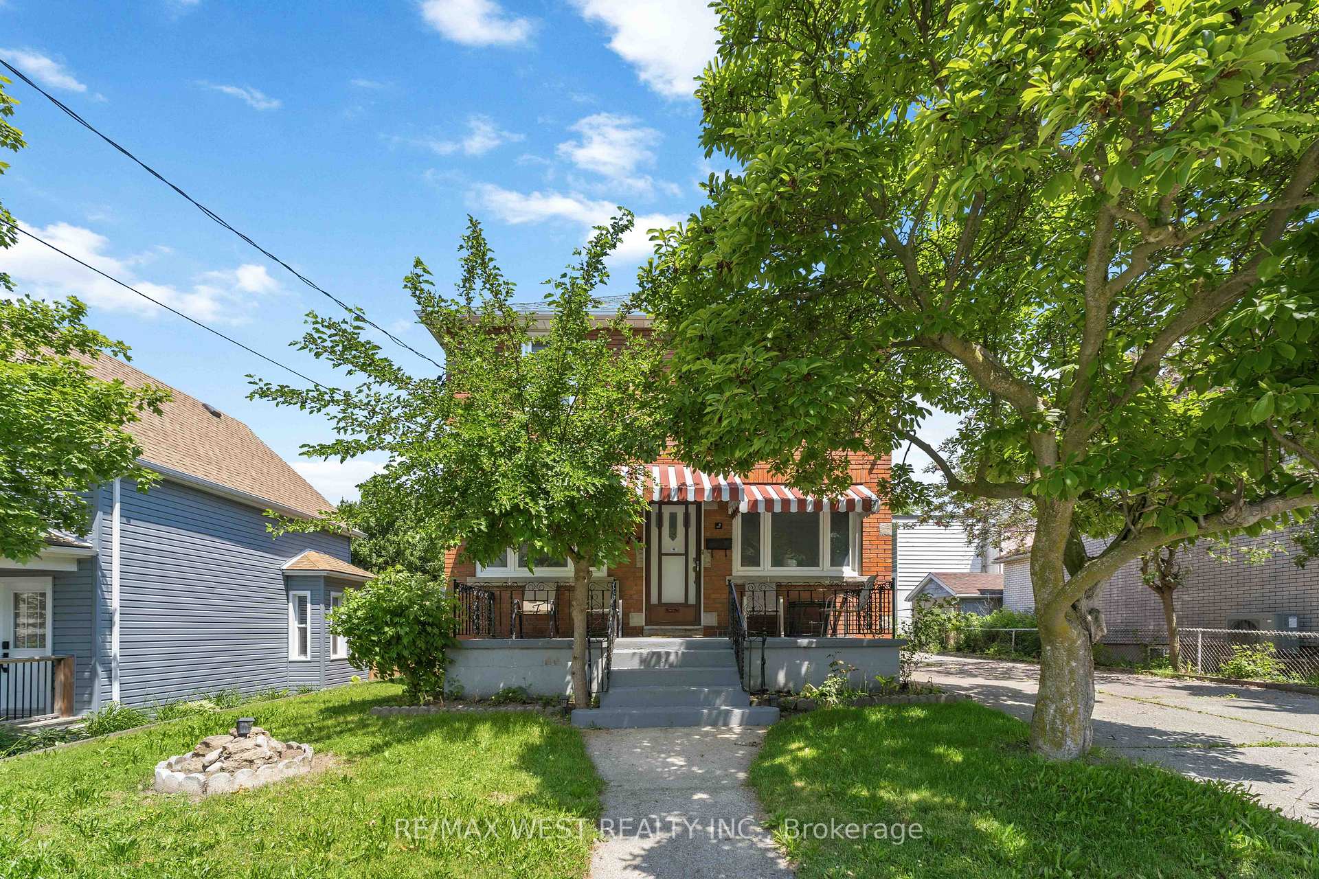 Photo 2 of 5177 Kitchener Street, Niagara Falls, Clifton Hill — HOMEH