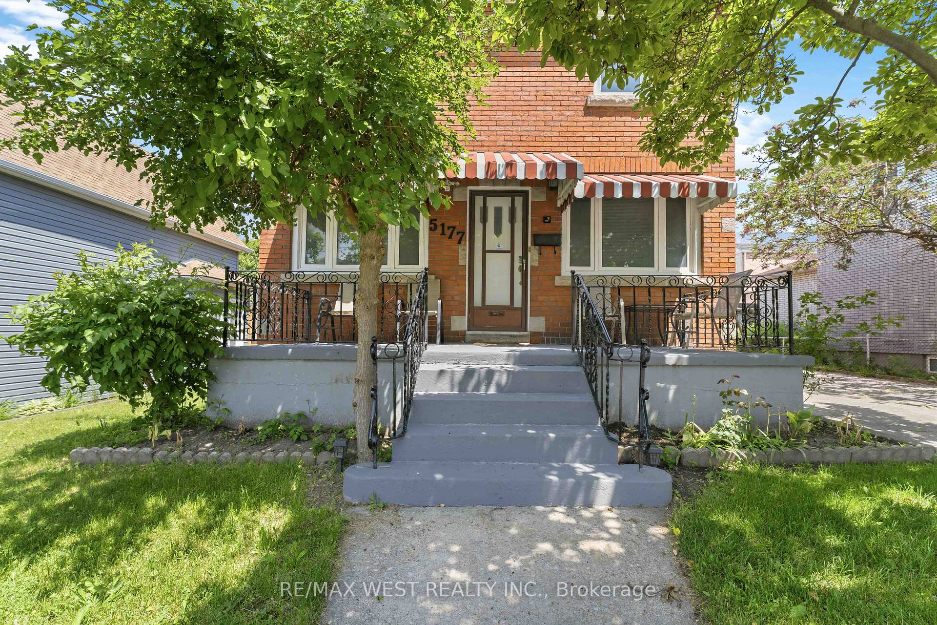 Photo 3 of 5177 Kitchener Street, Niagara Falls, Clifton Hill — HOMEH
