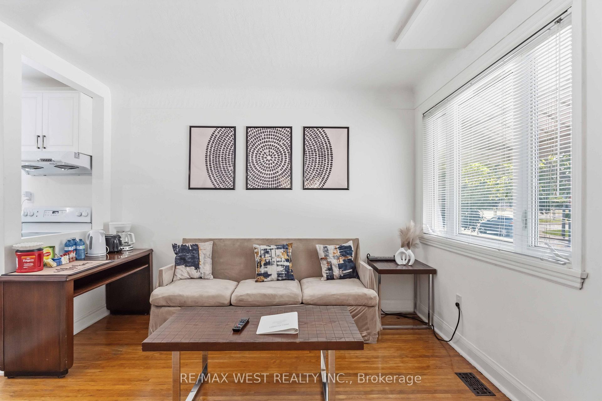 Photo 6 of 5177 Kitchener Street, Niagara Falls, Clifton Hill — HOMEH