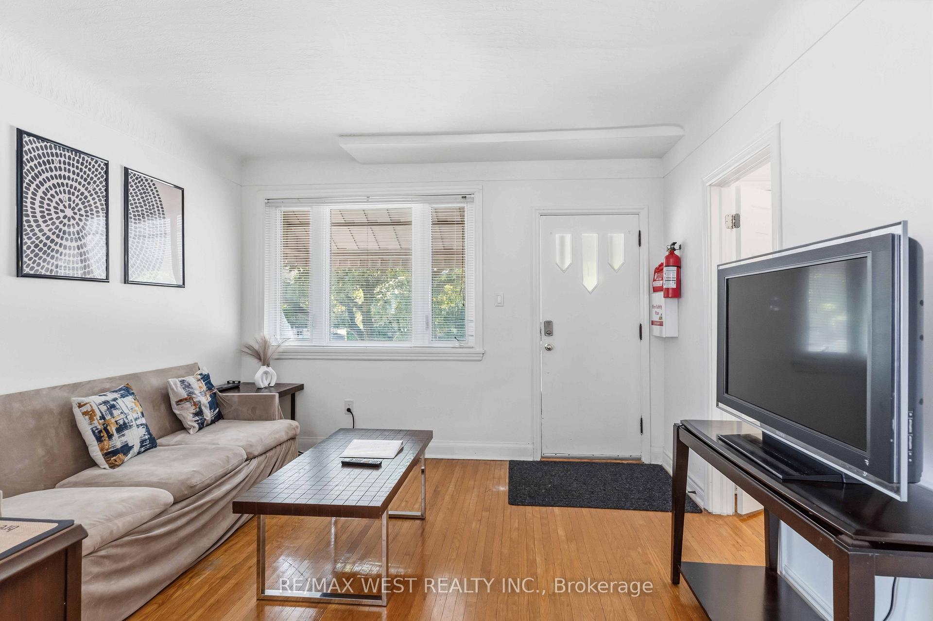 Photo 9 of 5177 Kitchener Street, Niagara Falls, Clifton Hill — HOMEH
