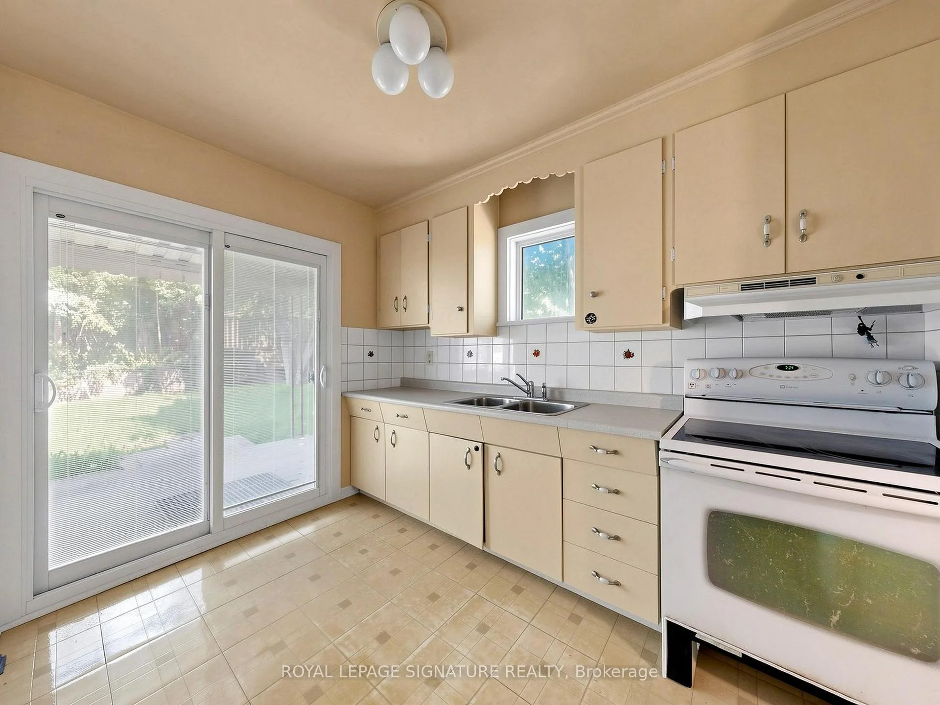 Photo 10 of 18 Dunraven Drive, Toronto, Keelesdale-Eglinton West — HOMEH