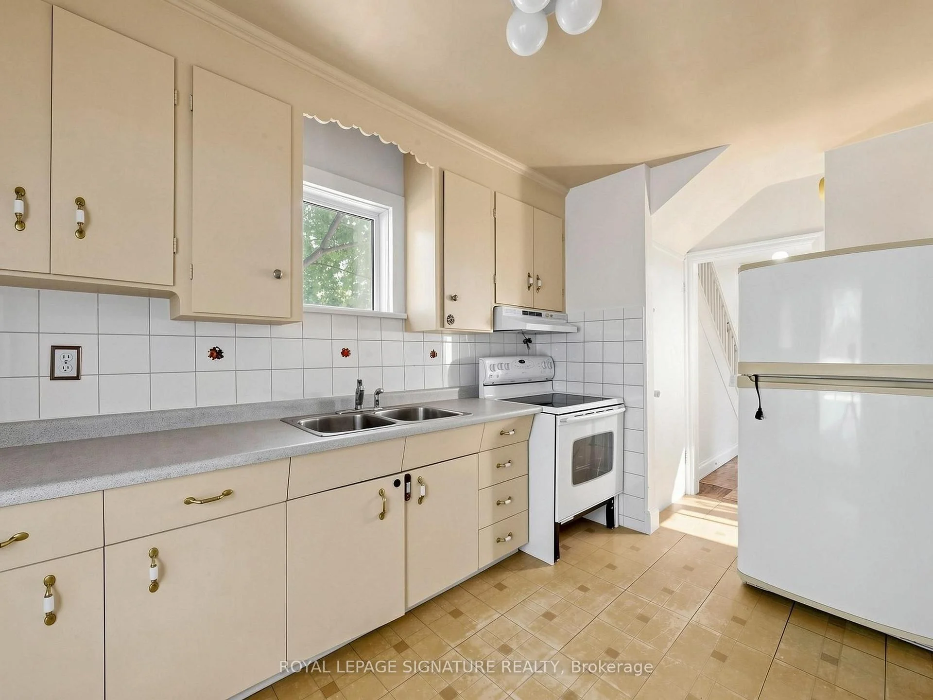 Photo 11 of 18 Dunraven Drive, Toronto, Keelesdale-Eglinton West — HOMEH
