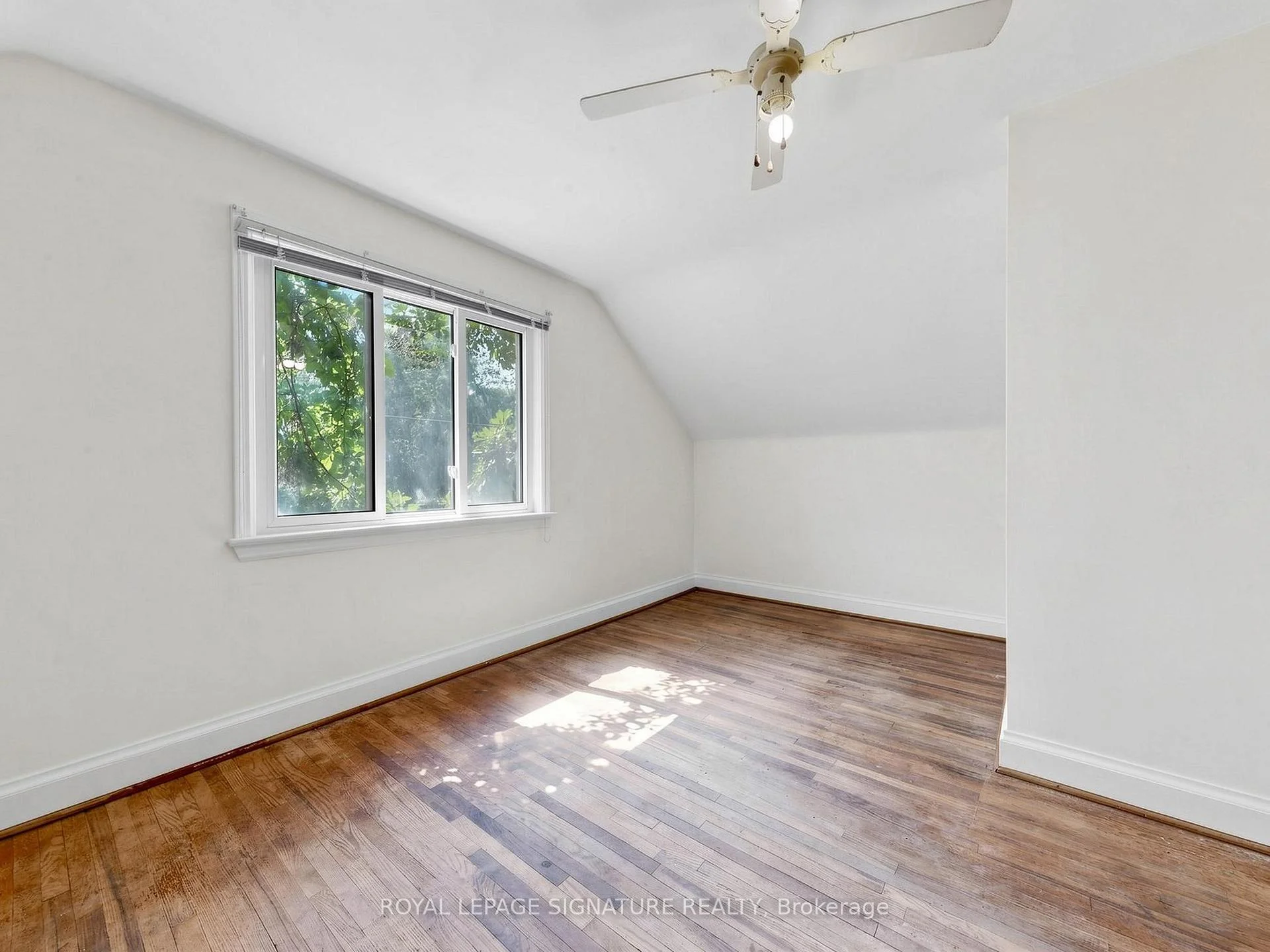 Photo 13 of 18 Dunraven Drive, Toronto, Keelesdale-Eglinton West — HOMEH