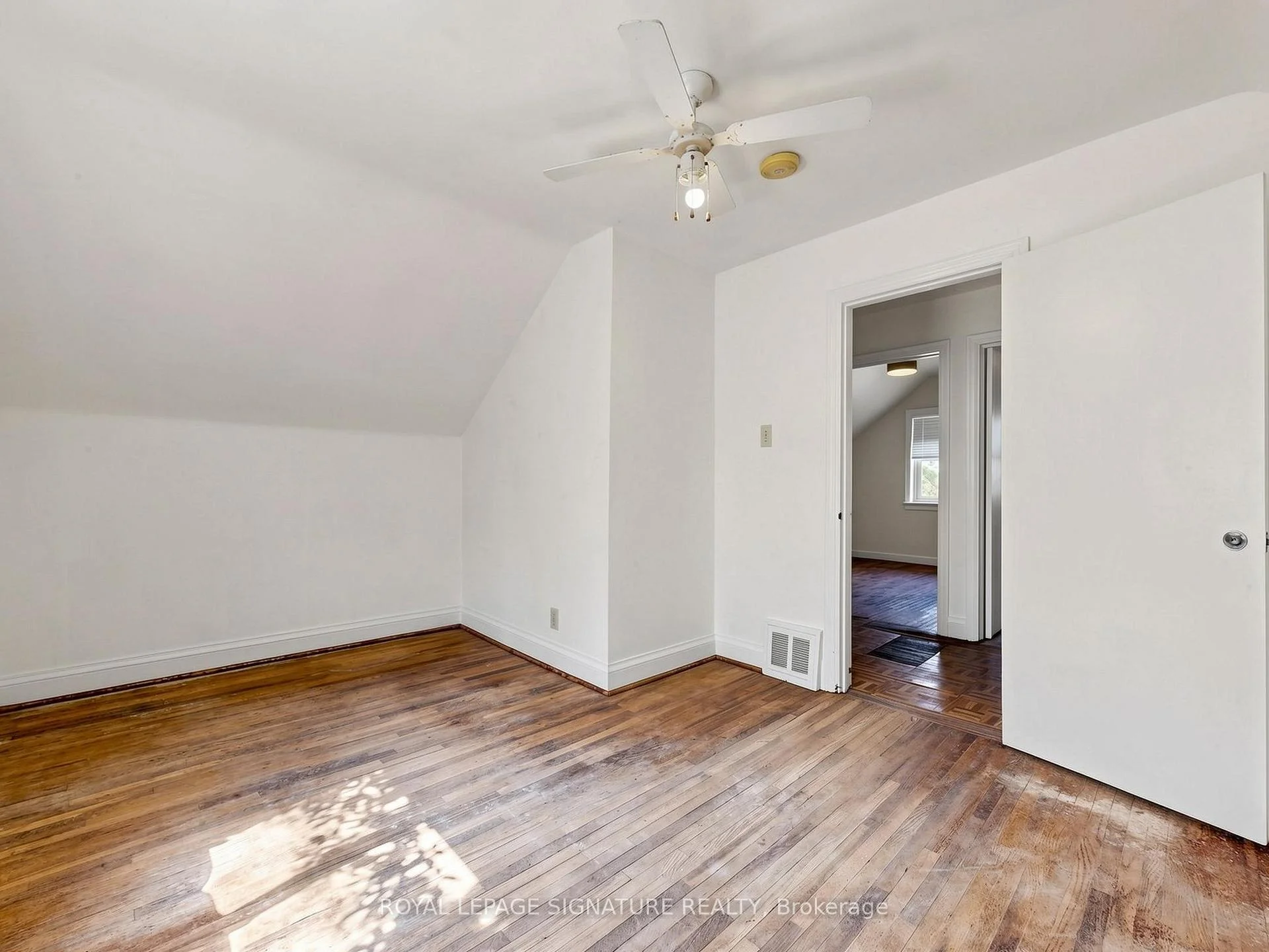 Photo 14 of 18 Dunraven Drive, Toronto, Keelesdale-Eglinton West — HOMEH