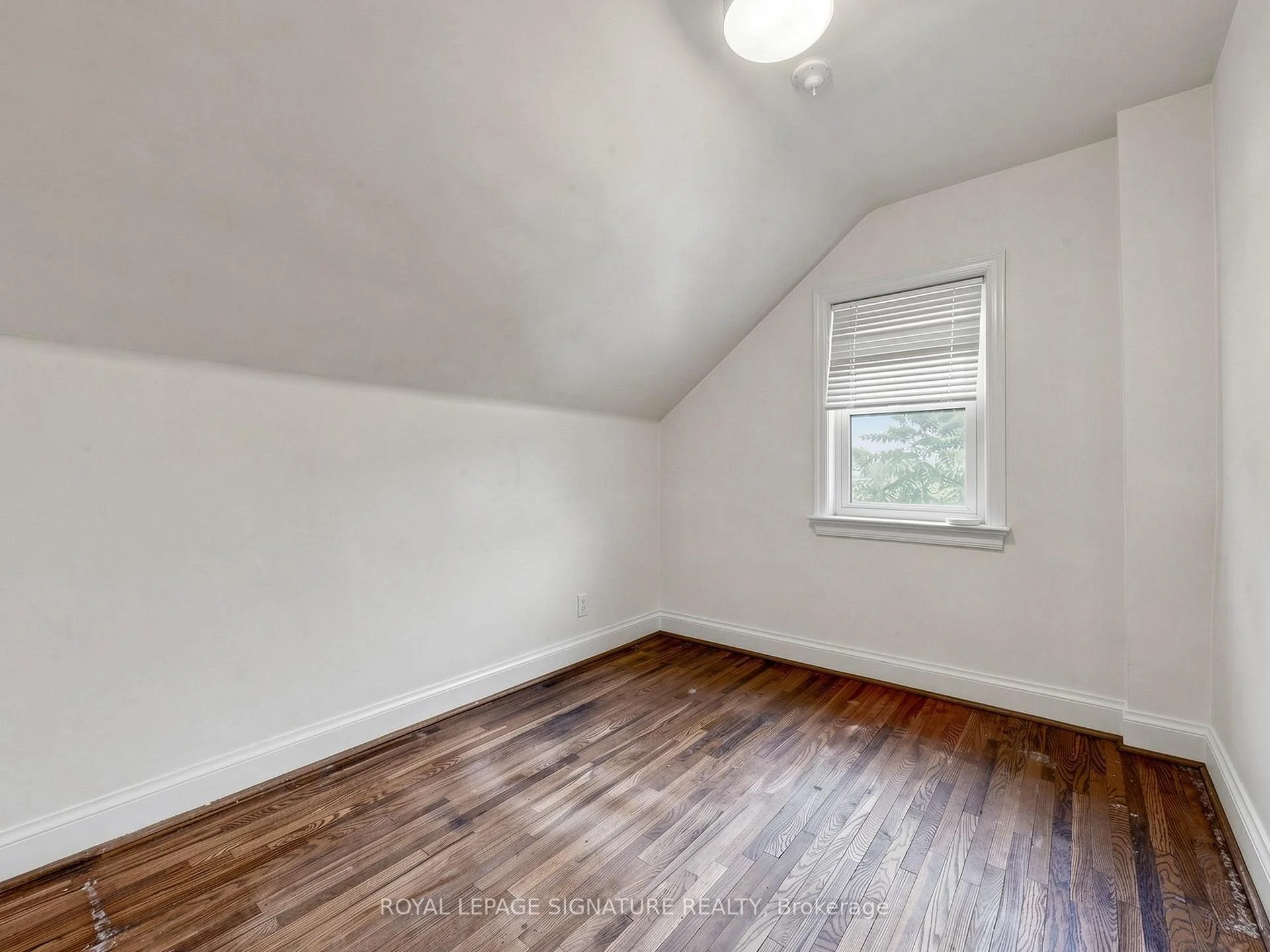 Photo 15 of 18 Dunraven Drive, Toronto, Keelesdale-Eglinton West — HOMEH