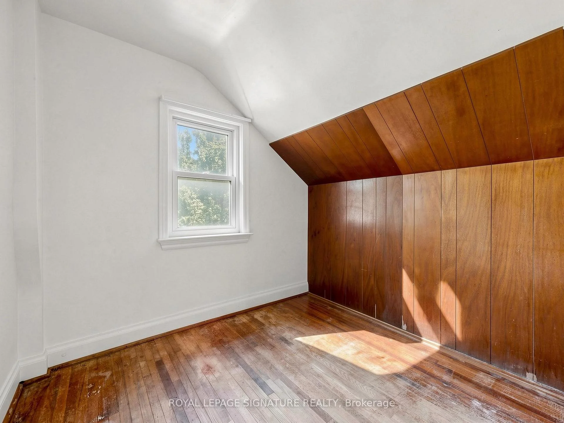 Photo 17 of 18 Dunraven Drive, Toronto, Keelesdale-Eglinton West — HOMEH