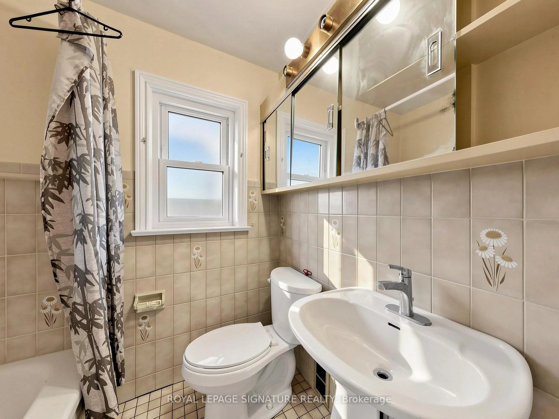 Photo 19 of 18 Dunraven Drive, Toronto, Keelesdale-Eglinton West — HOMEH