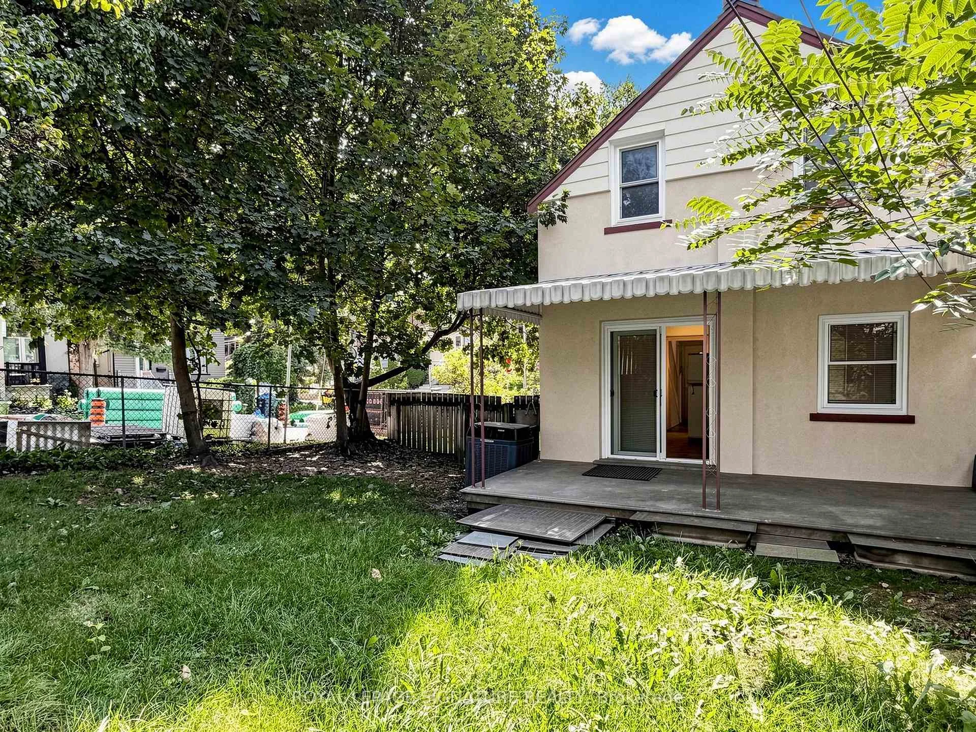 Photo 23 of 18 Dunraven Drive, Toronto, Keelesdale-Eglinton West — HOMEH