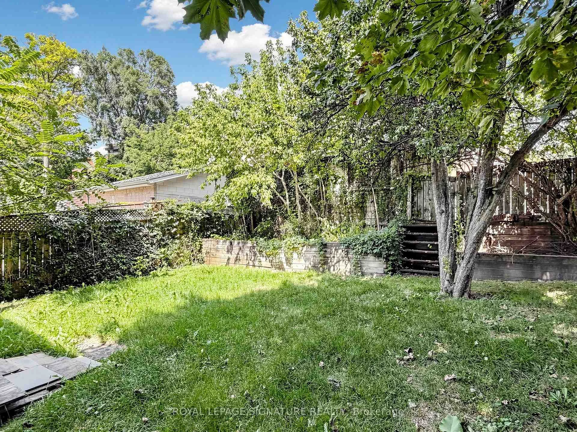 Photo 25 of 18 Dunraven Drive, Toronto, Keelesdale-Eglinton West — HOMEH