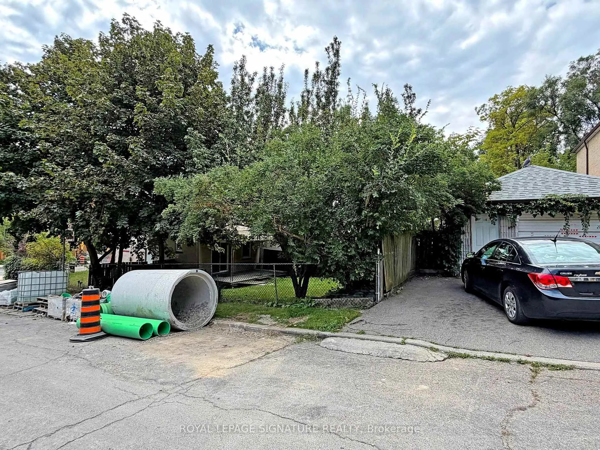 Photo 27 of 18 Dunraven Drive, Toronto, Keelesdale-Eglinton West — HOMEH