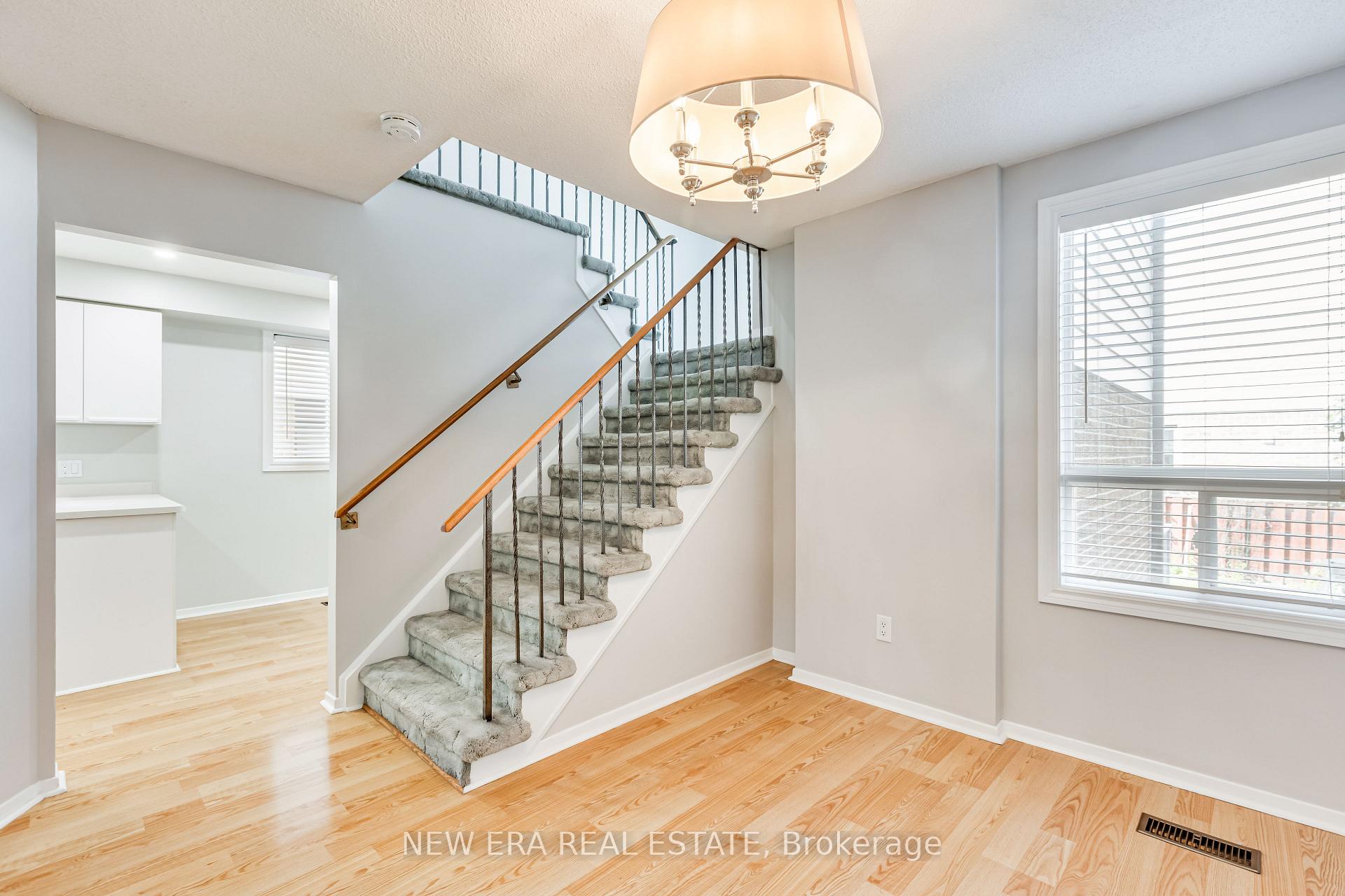 Photo 10 of 4059 Teakwood Drive, Mississauga, Creditview — HOMEH