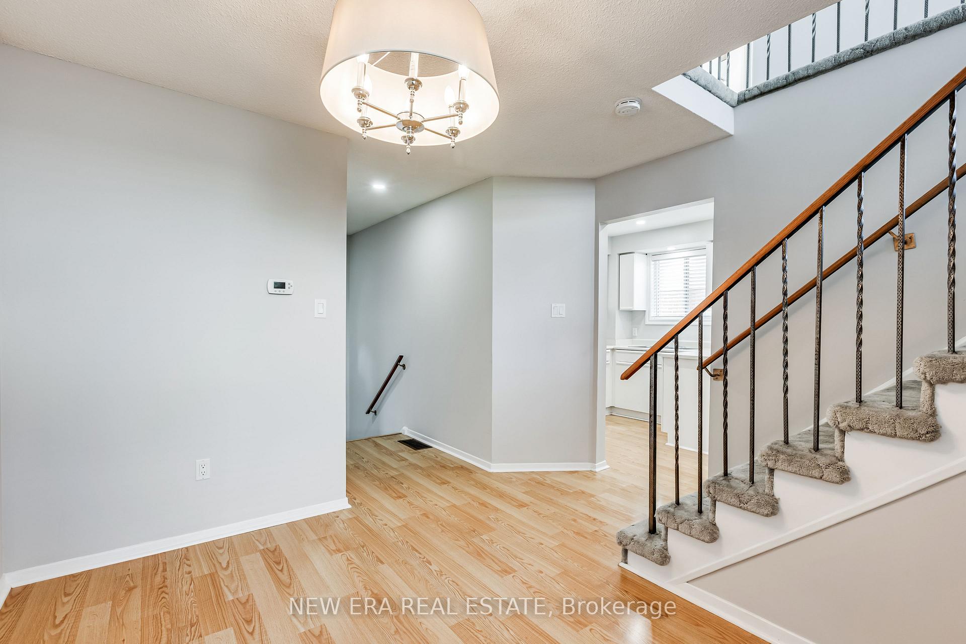 Photo 11 of 4059 Teakwood Drive, Mississauga, Creditview — HOMEH