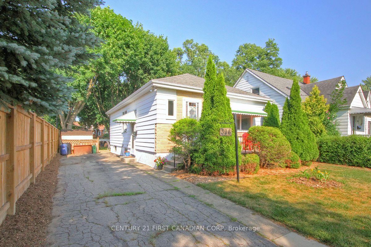 Photo 3 of 396 Avondale Road, London, East H — HOMEH
