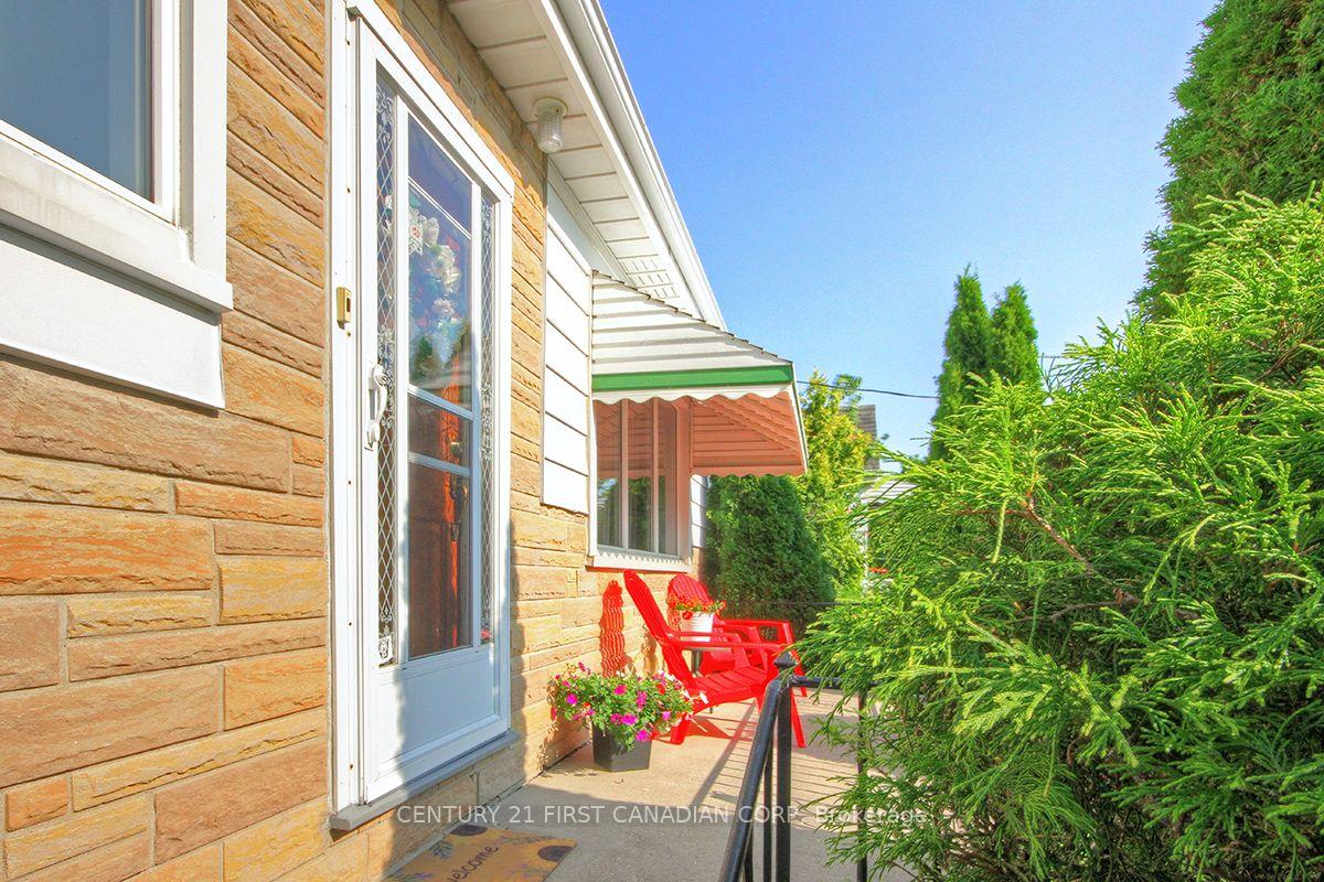 Photo 4 of 396 Avondale Road, London, East H — HOMEH