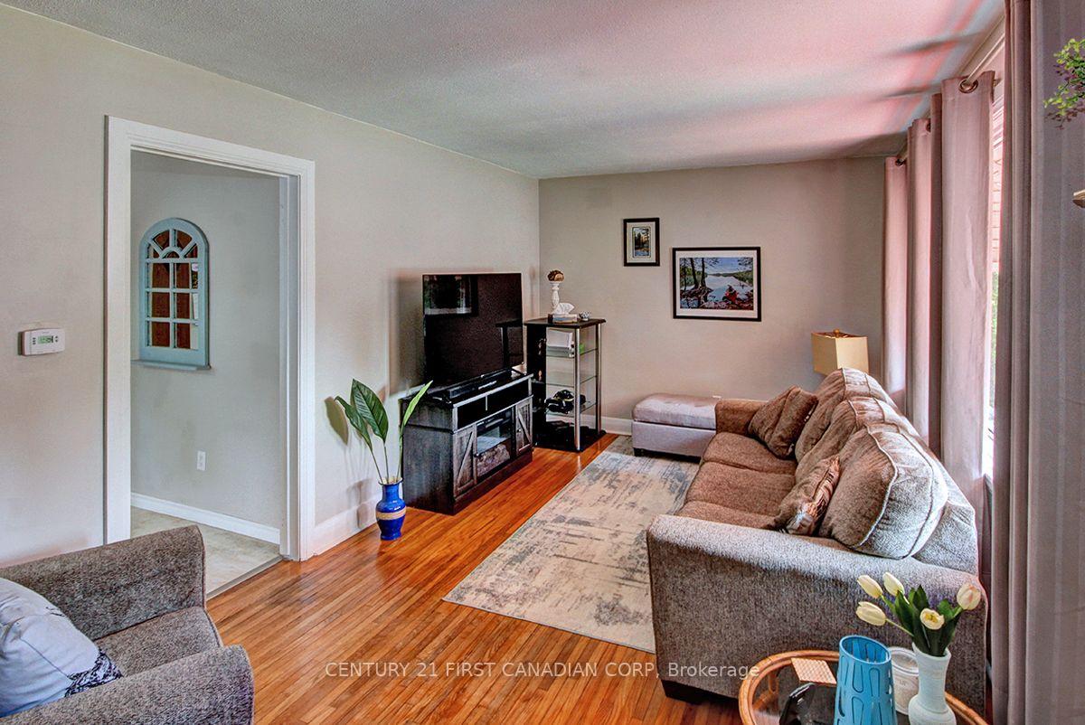 Photo 6 of 396 Avondale Road, London, East H — HOMEH