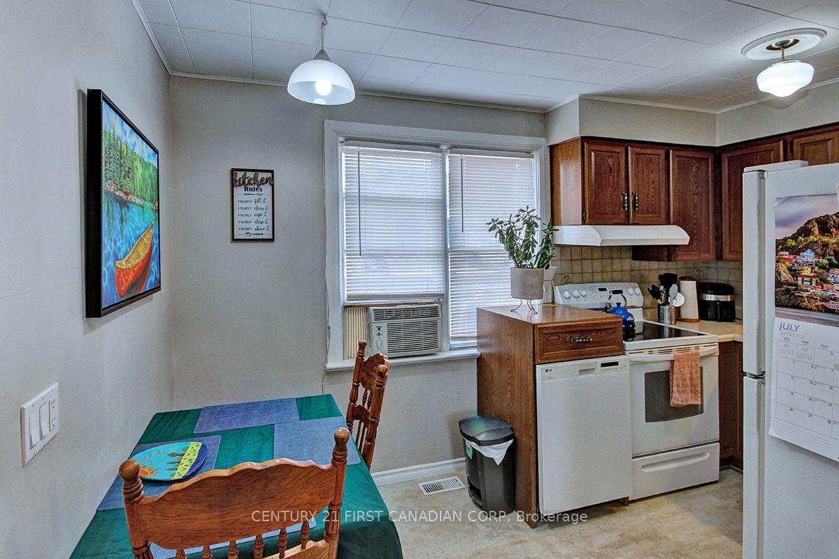 Photo 7 of 396 Avondale Road, London, East H — HOMEH