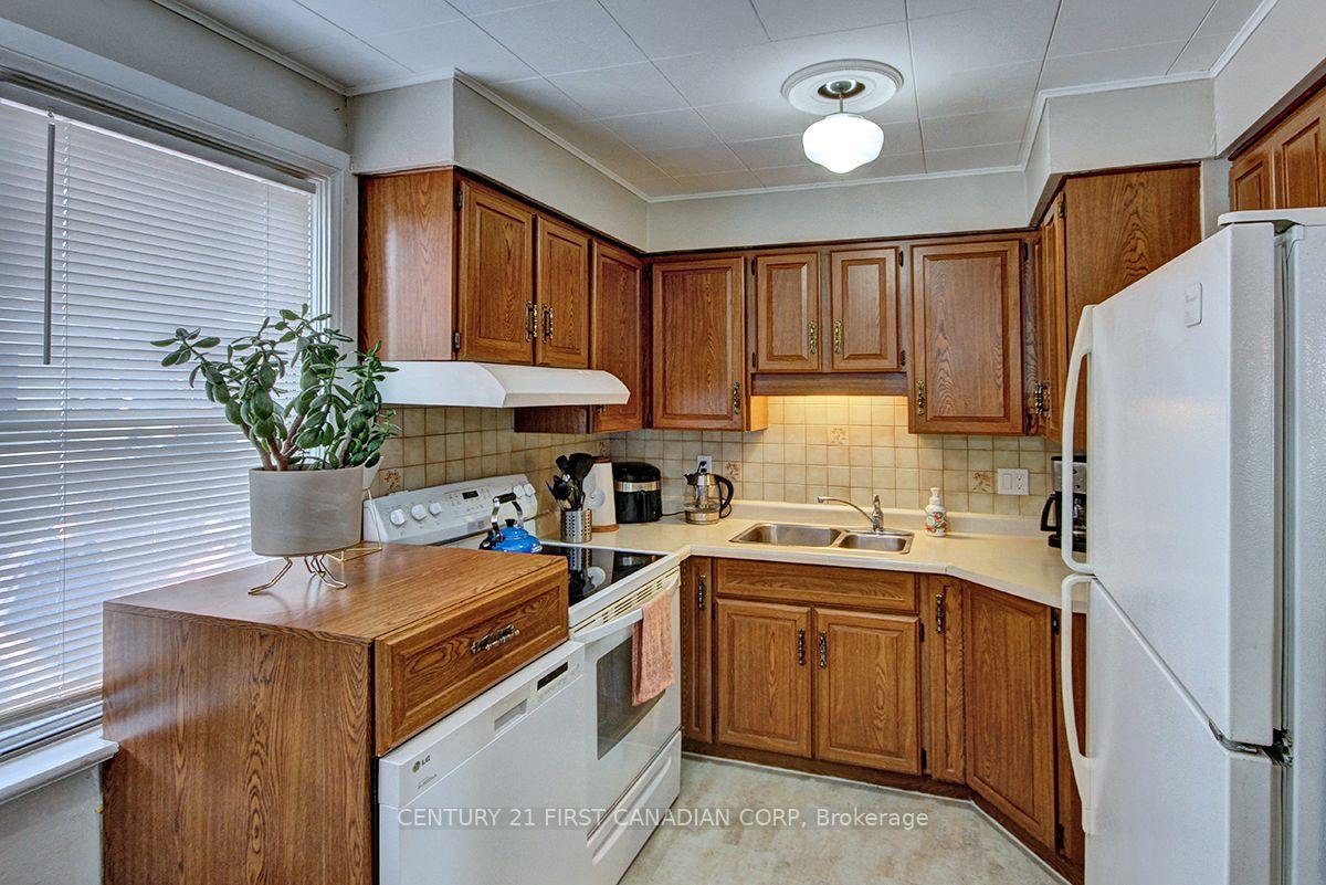 Photo 8 of 396 Avondale Road, London, East H — HOMEH