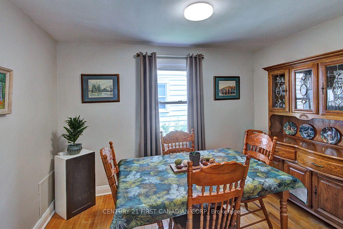 Photo 9 of 396 Avondale Road, London, East H — HOMEH