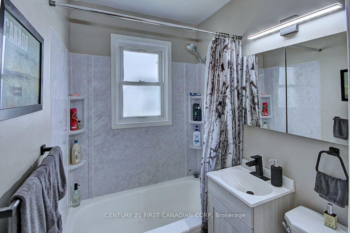 Photo 12 of 396 Avondale Road, London, East H — HOMEH