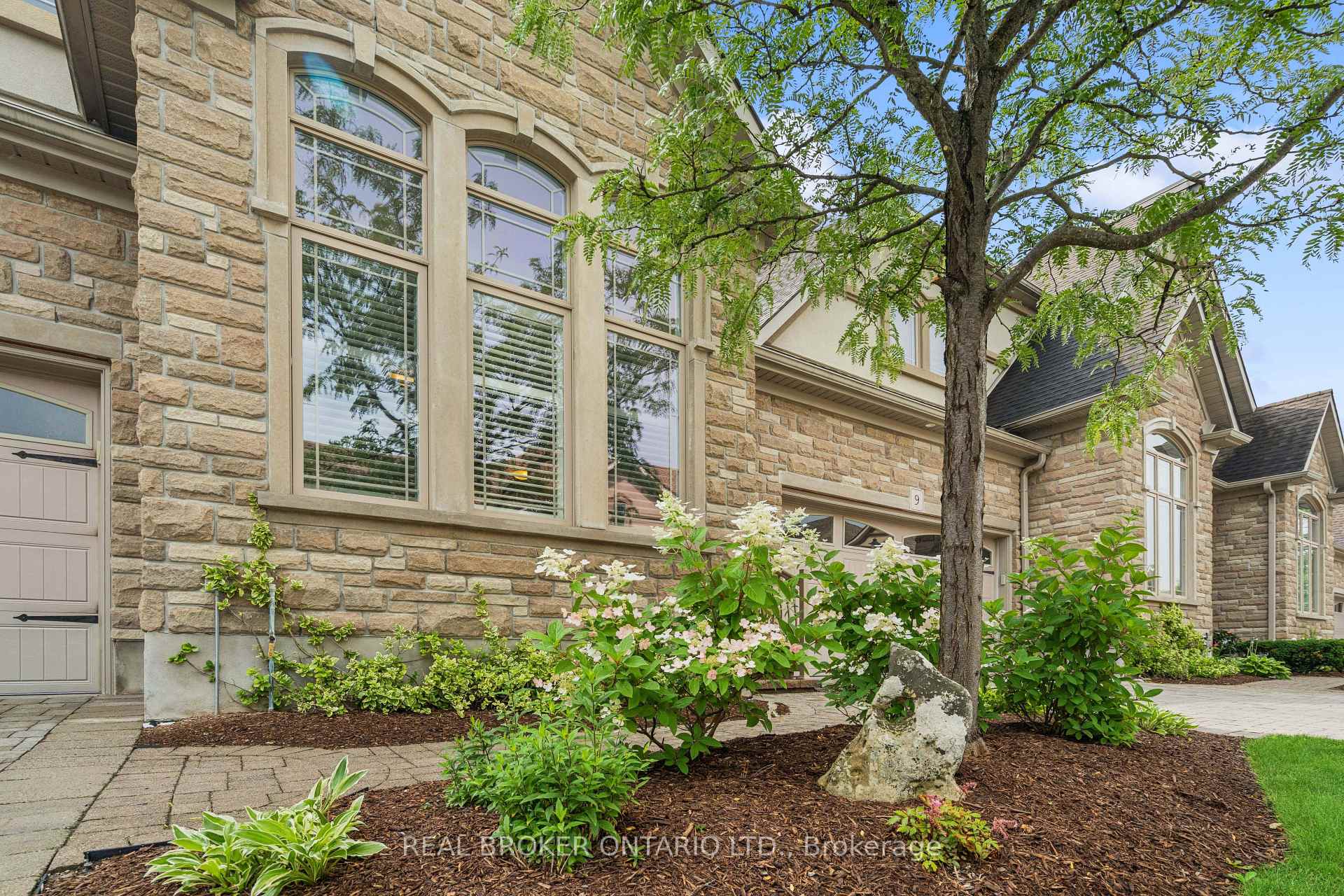 Photo 5 of Unit 8, 19 Simmonds Drive, Guelph, Victoria North — HOMEH