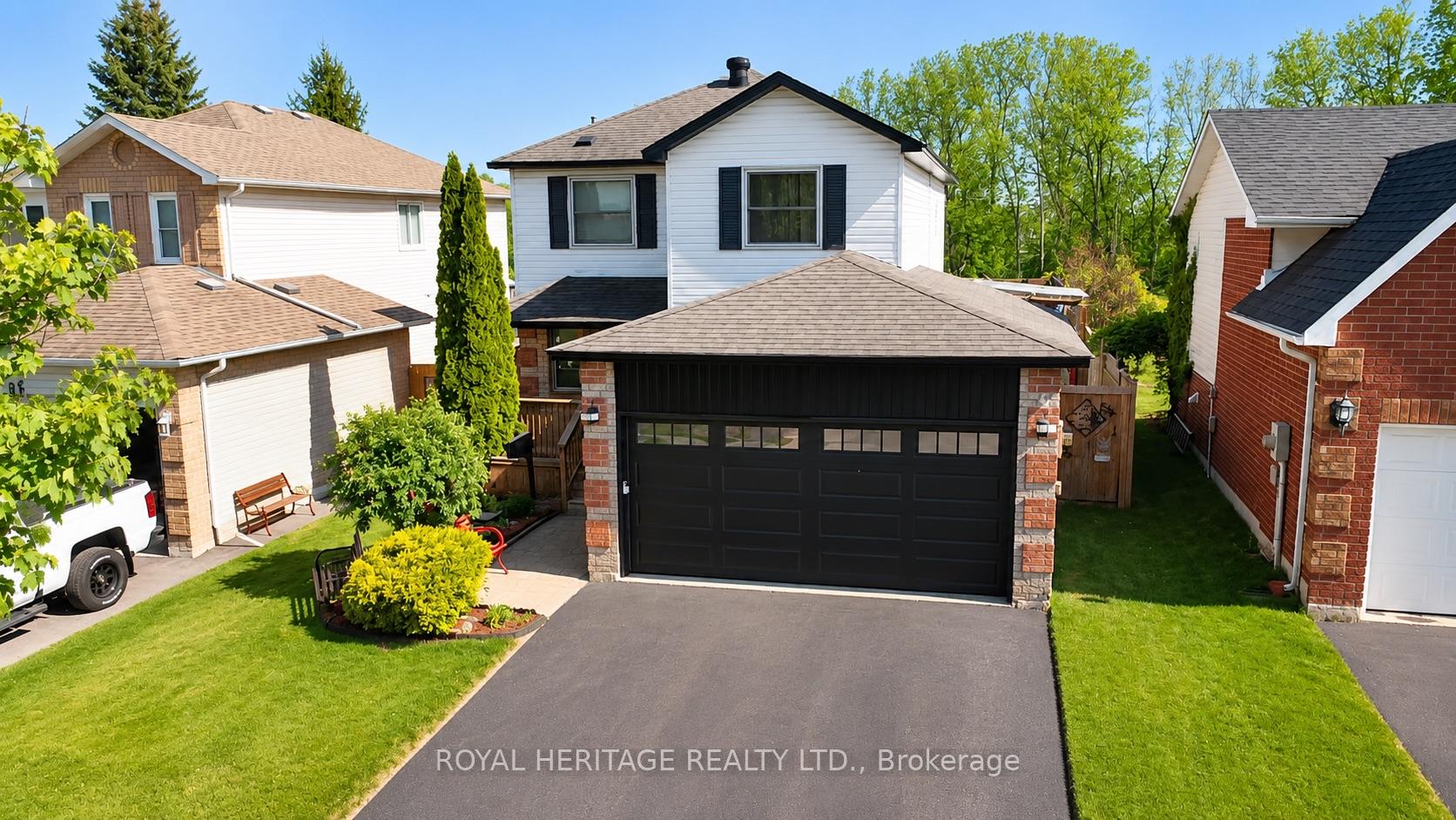 Photo 2 of 23 Hooper Square, Clarington, Bowmanville — HOMEH