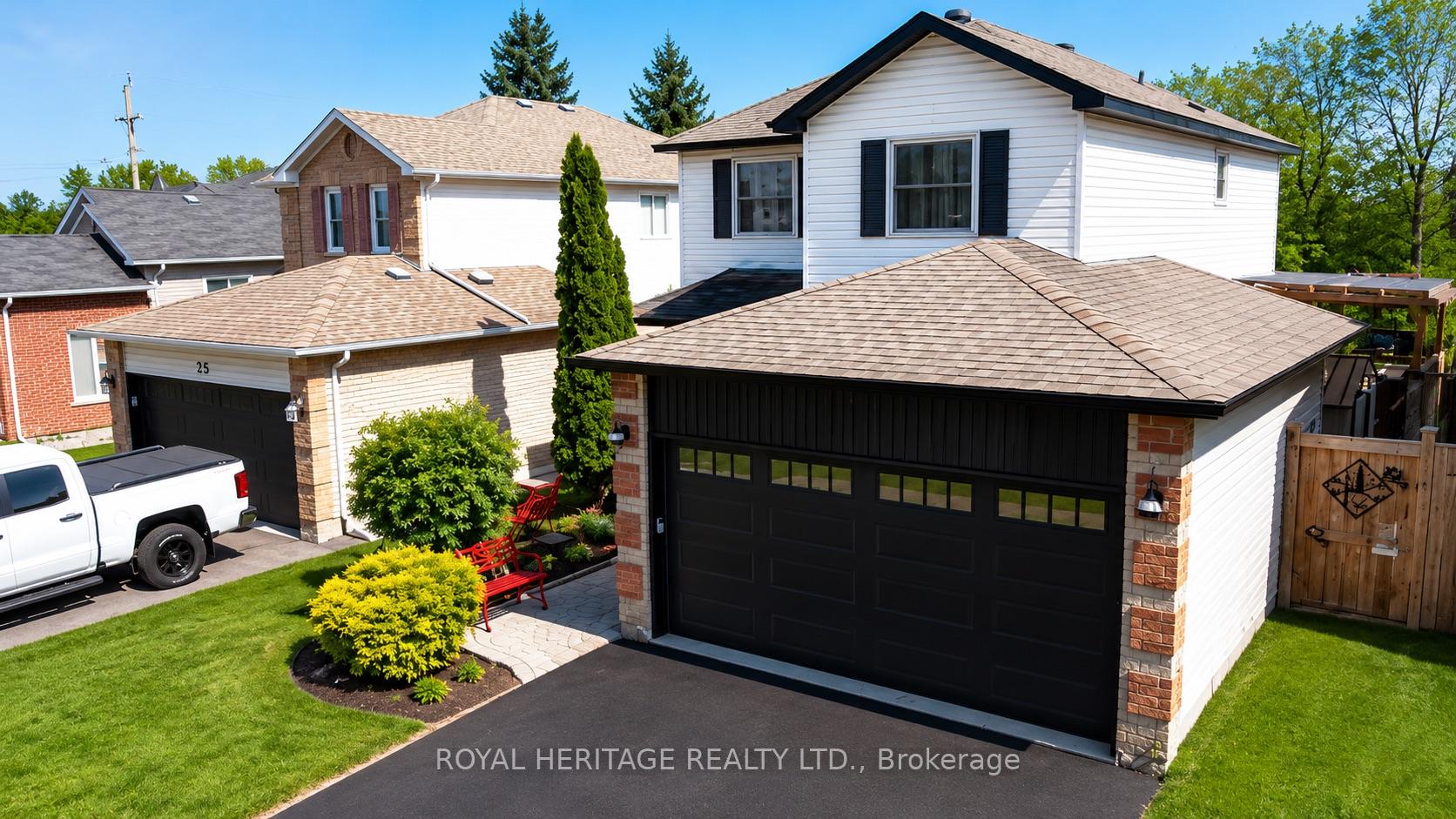 Photo 3 of 23 Hooper Square, Clarington, Bowmanville — HOMEH