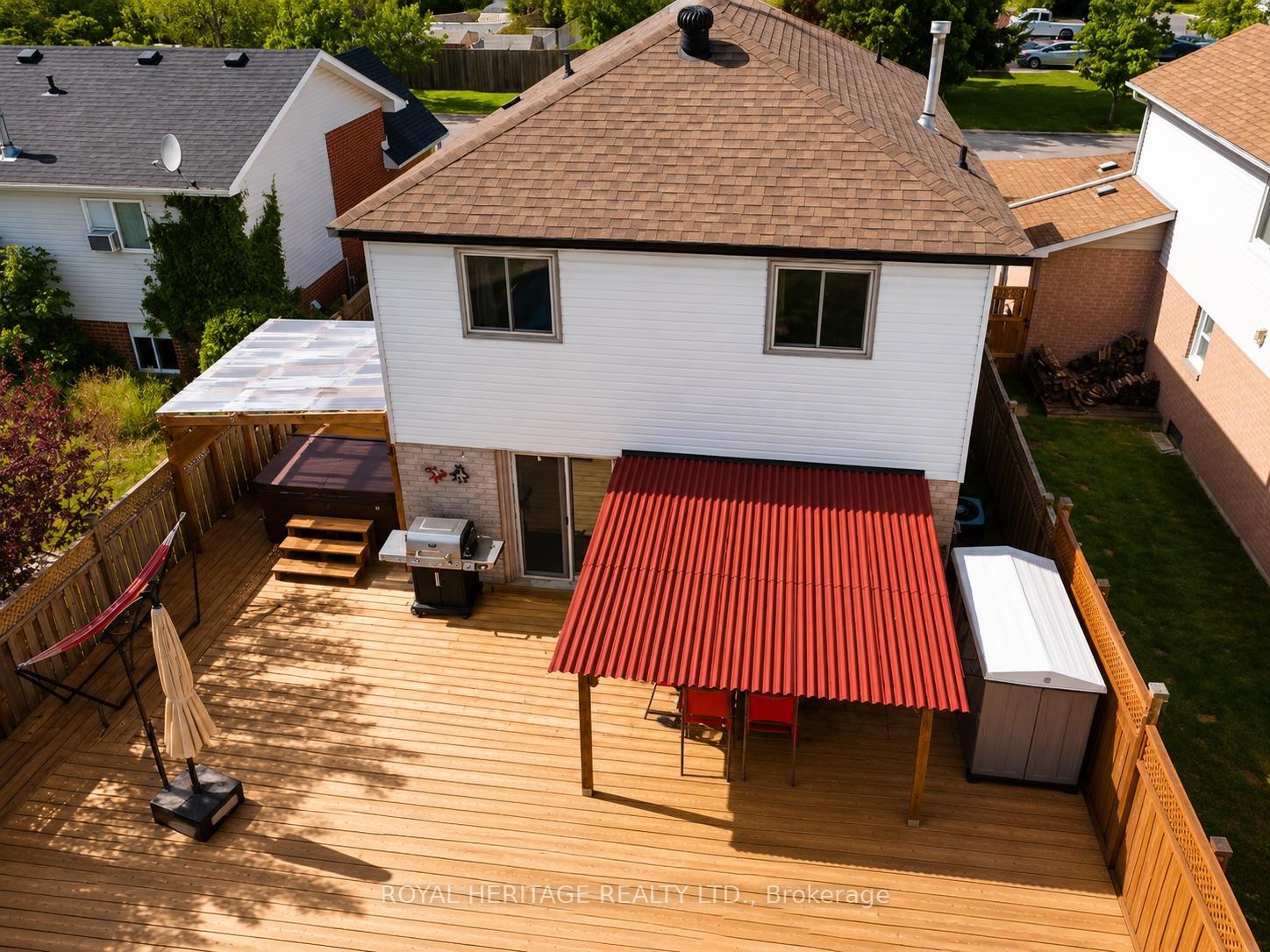 Photo 7 of 23 Hooper Square, Clarington, Bowmanville — HOMEH