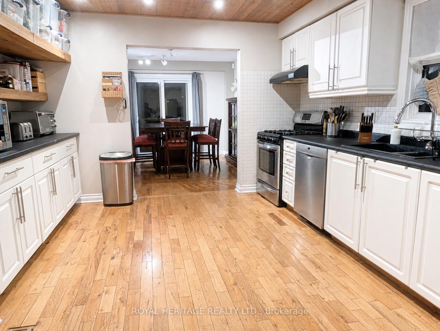 Photo 14 of 23 Hooper Square, Clarington, Bowmanville — HOMEH