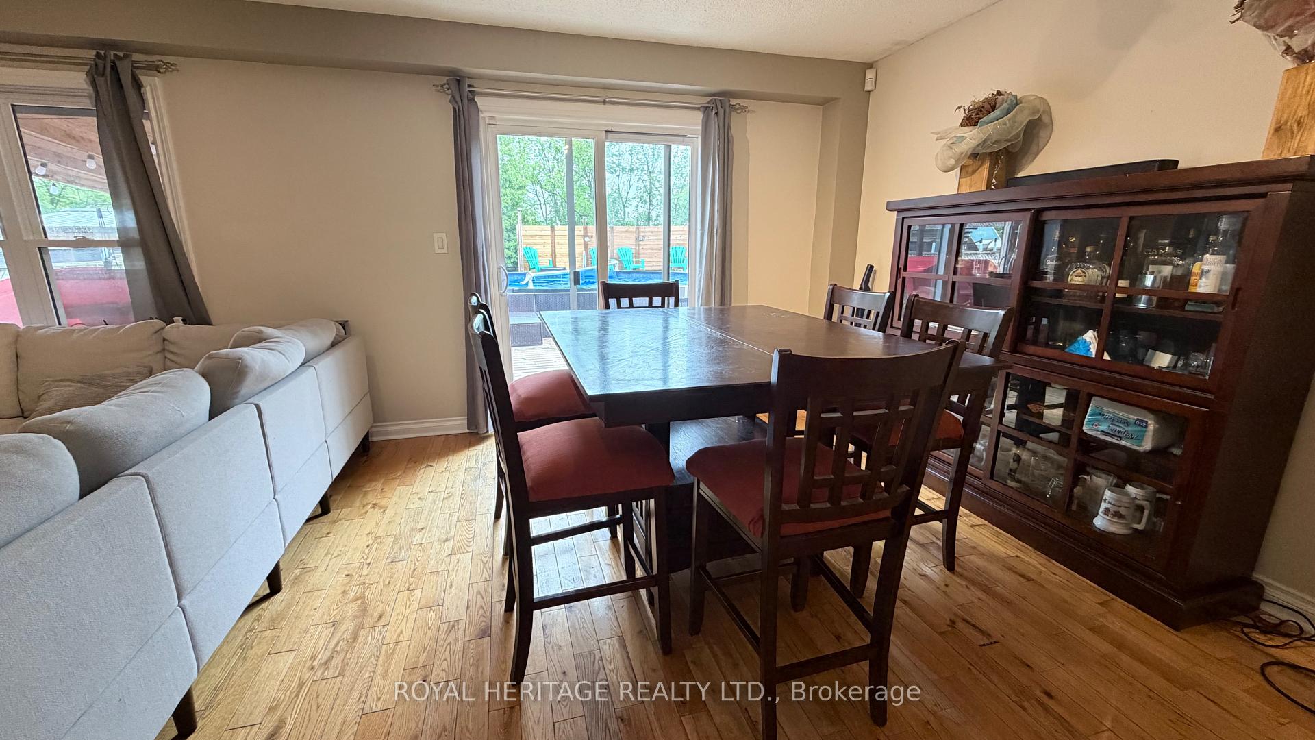Photo 15 of 23 Hooper Square, Clarington, Bowmanville — HOMEH