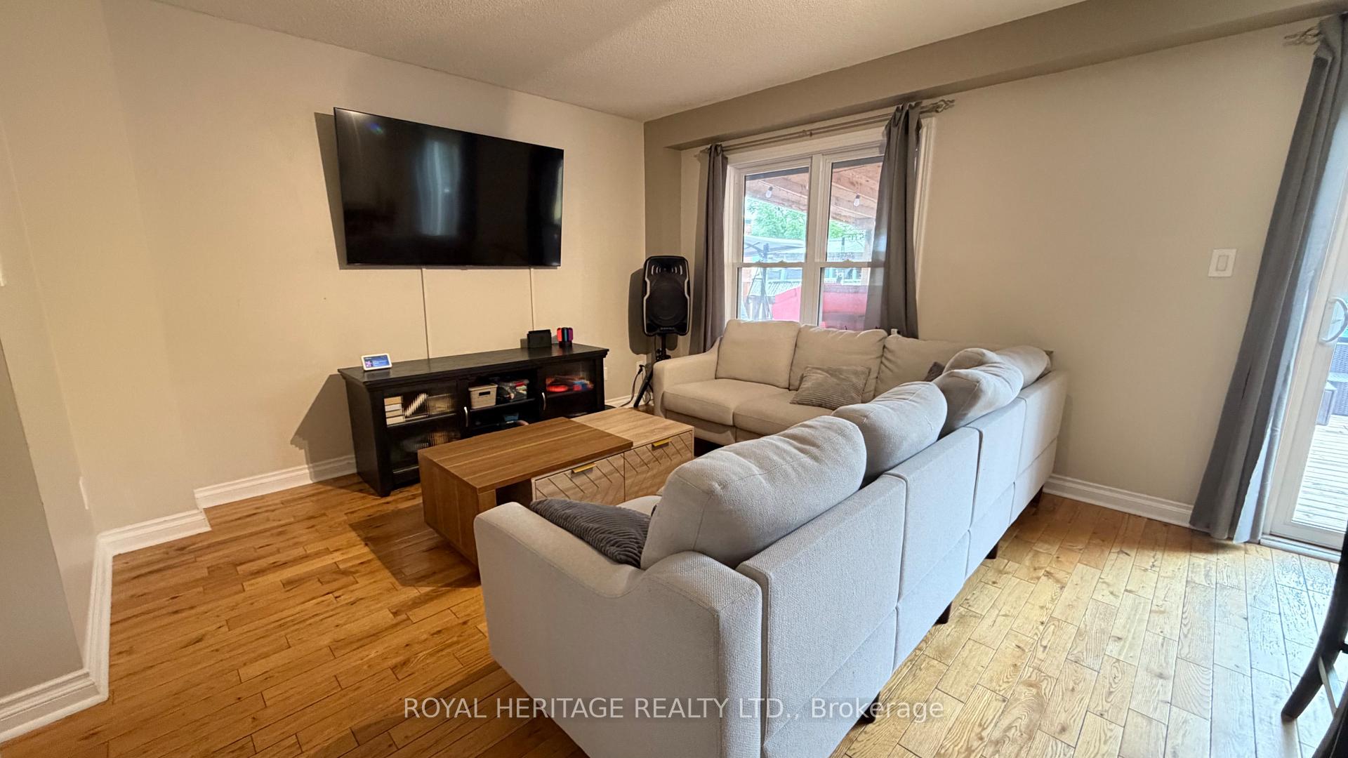 Photo 18 of 23 Hooper Square, Clarington, Bowmanville — HOMEH