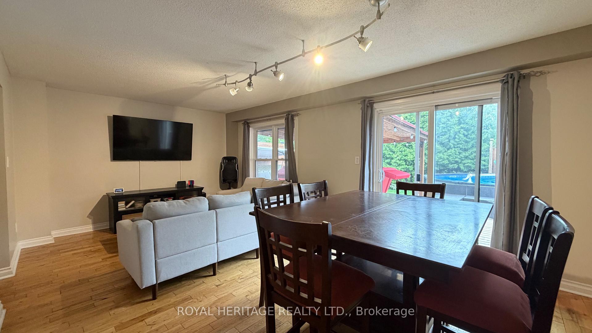Photo 19 of 23 Hooper Square, Clarington, Bowmanville — HOMEH