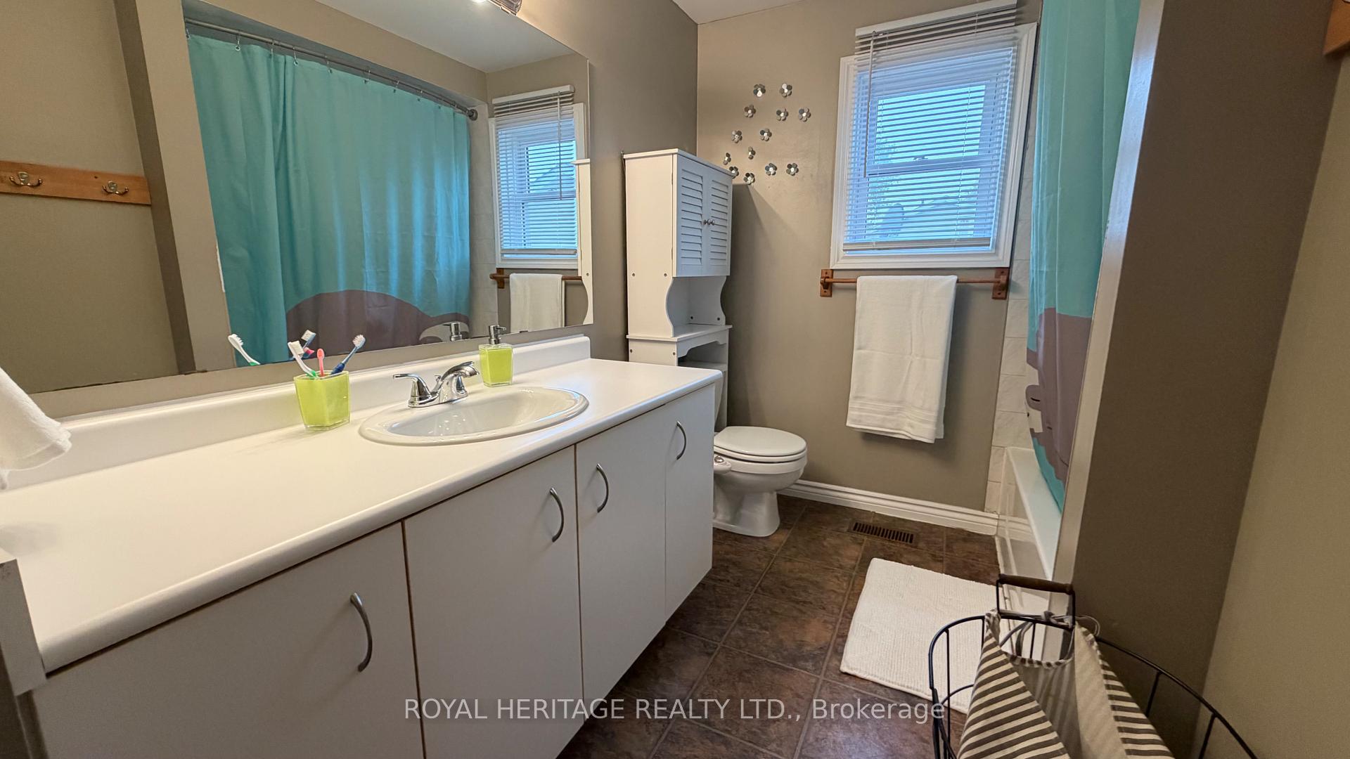 Photo 25 of 23 Hooper Square, Clarington, Bowmanville — HOMEH